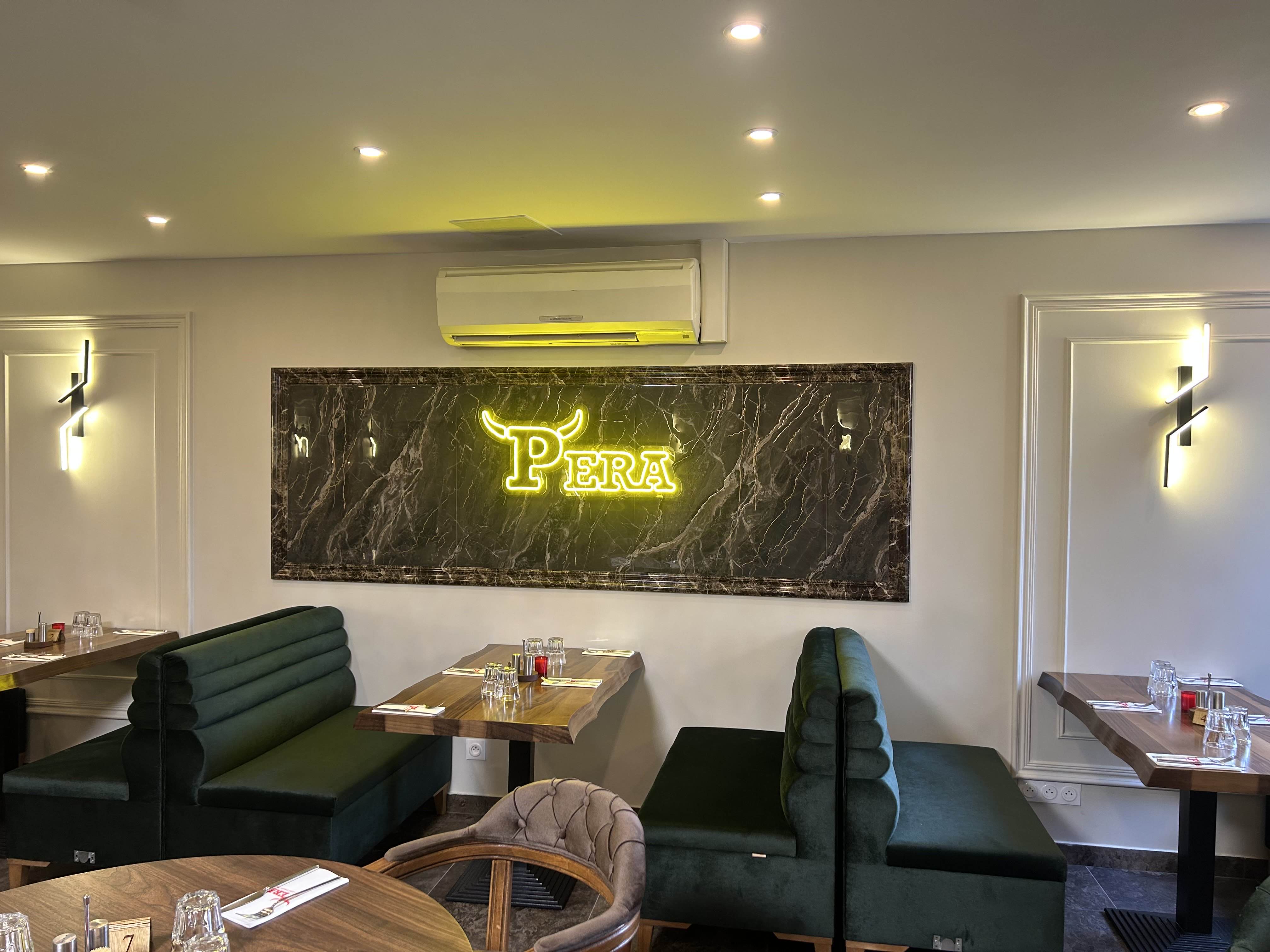 Ambiance raffinée du restaurant Pera